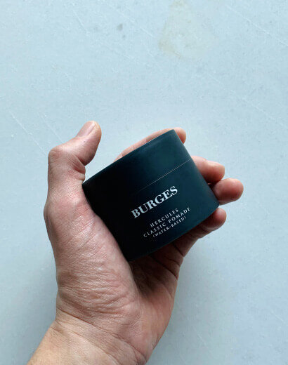 凝土、髮蠟、髮油、噴霧該怎麼選？從質地、塑形力、光澤感、適合髮質四大面向，一次解析選擇最適合你的造型品。